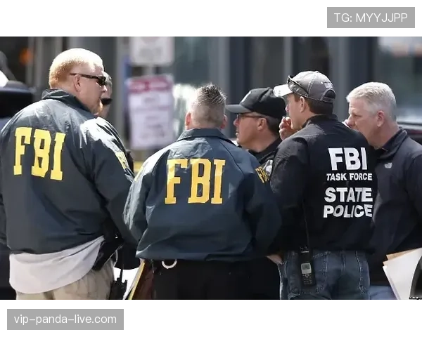 刷到谌利军的日常照，我的钱包立刻失去存在感——这反差也太让人心酸了