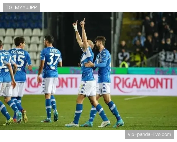 因扎吉连续关键战高效终结：跑位如何撕开防线并主导进攻？